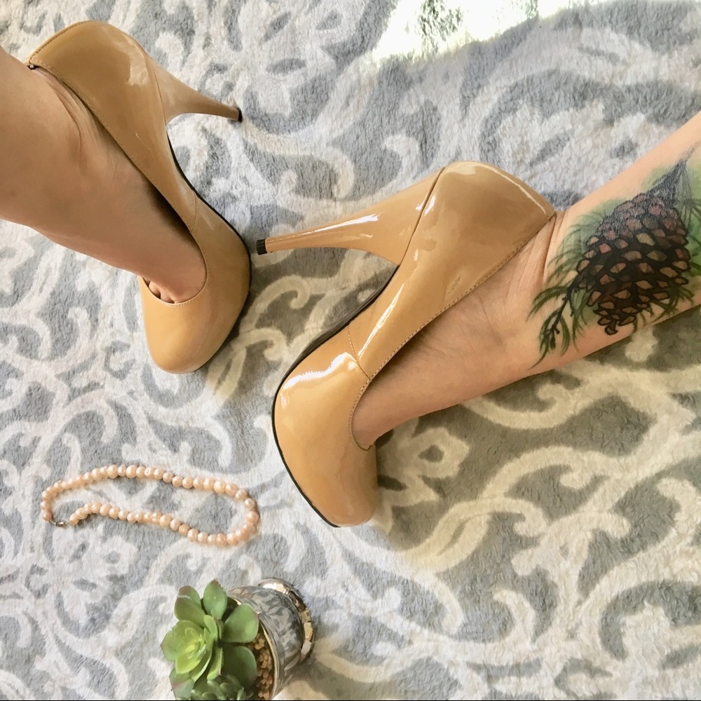 Steve Madden Nude patent leather pumps